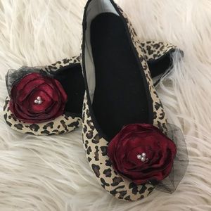 Burgundy bow flats